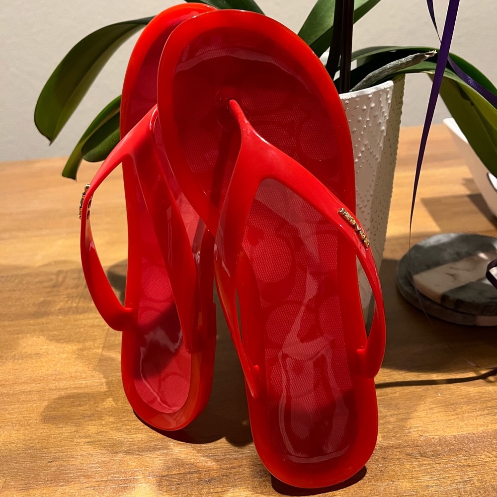 Size 6 womens flip flops